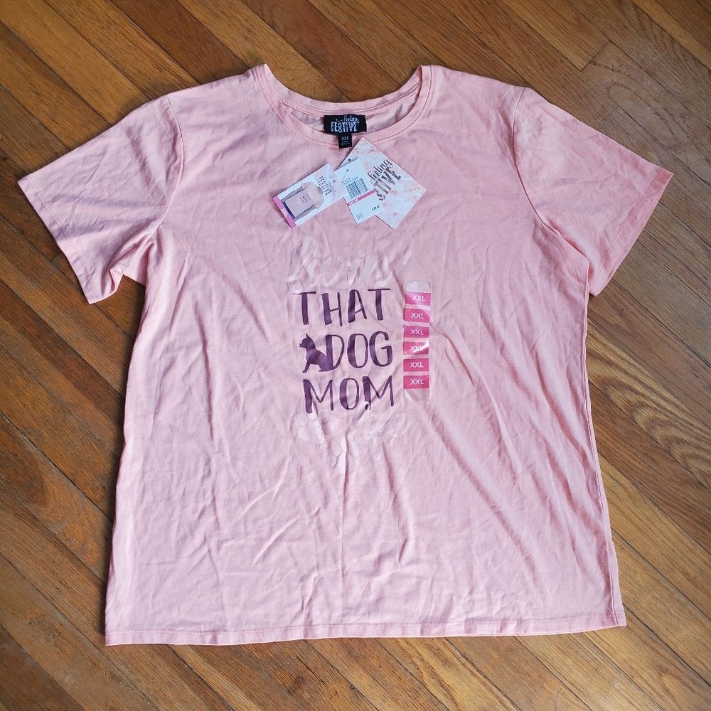 Livin‎ that dog mom life feeling festive NWT tshirt size xxl